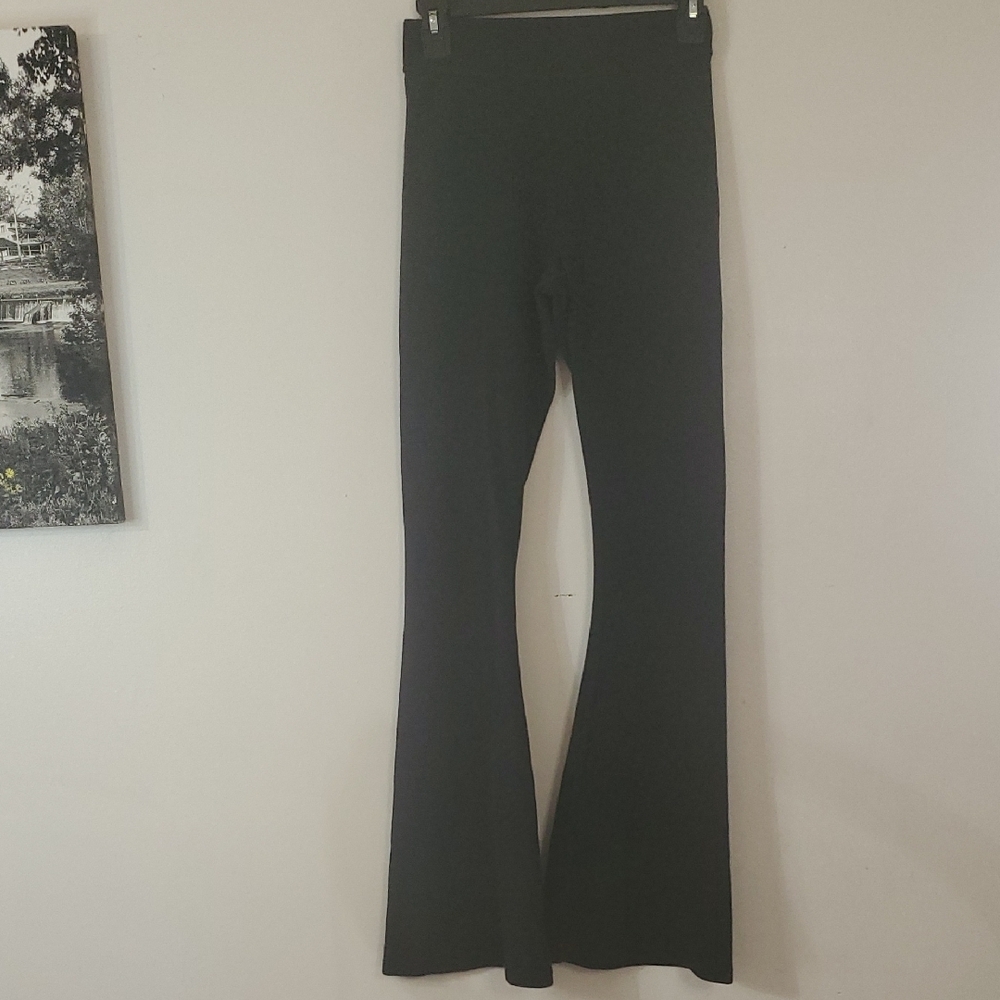 Offline By Aerie Flareleg Pants Size Small Black Textured Back Pockets